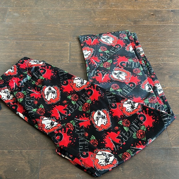 New Mens Halloween CHUCKY Roses Sz M Spooky Floral Velvet - Picture 1 of 2